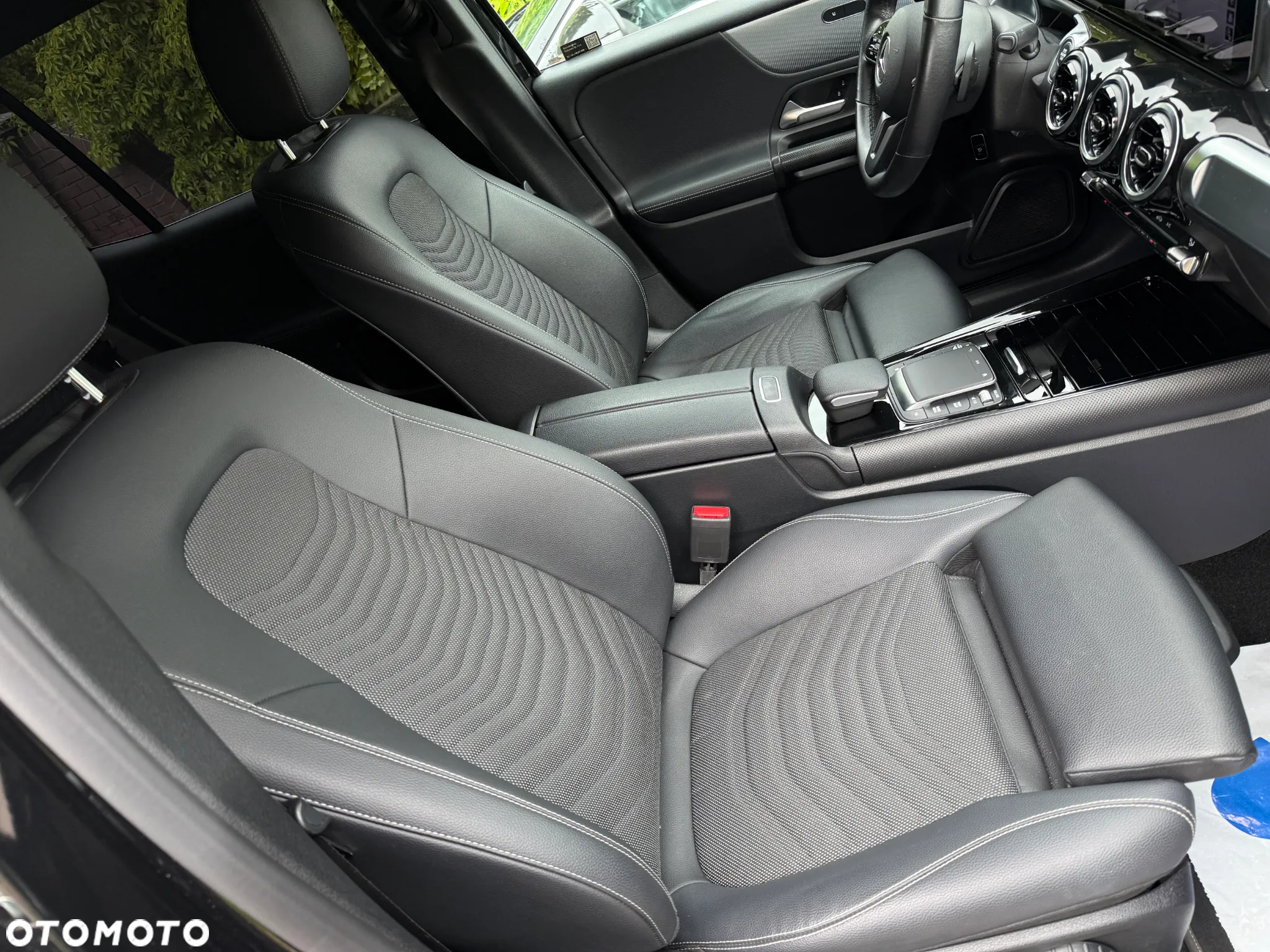 Mercedes-Benz GLB 200 7G-DCT - 15