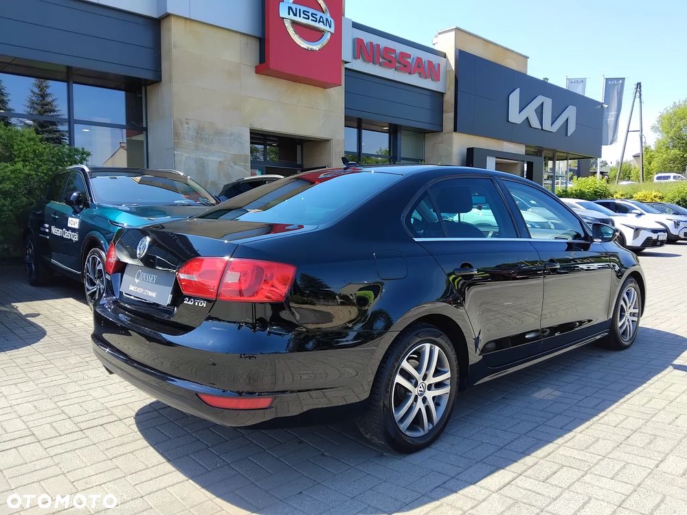 Volkswagen Jetta 2.0 TDI Highline - 4