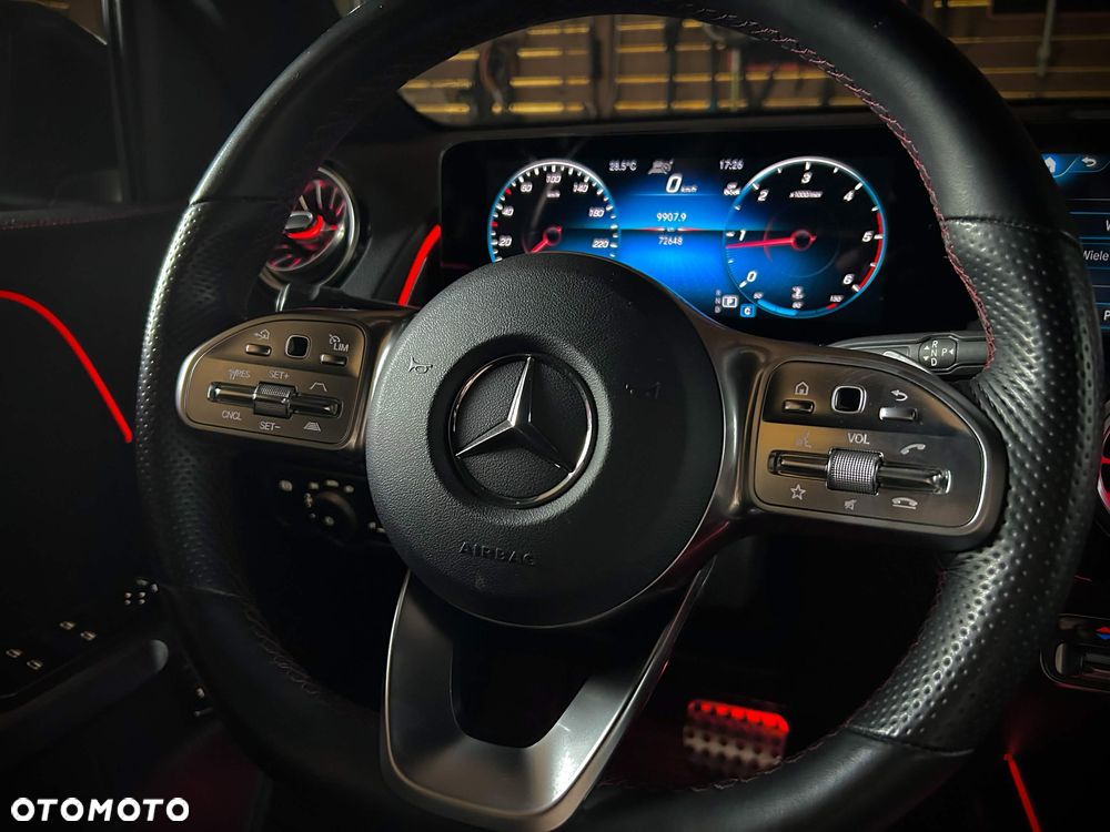 Mercedes-Benz GLB 200 d AMG Line 8G-DCT - 17