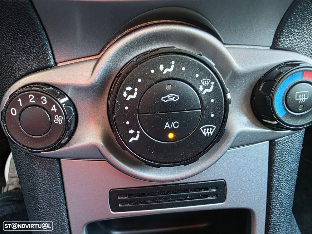 Ford Fiesta 1.25 Techno - 21