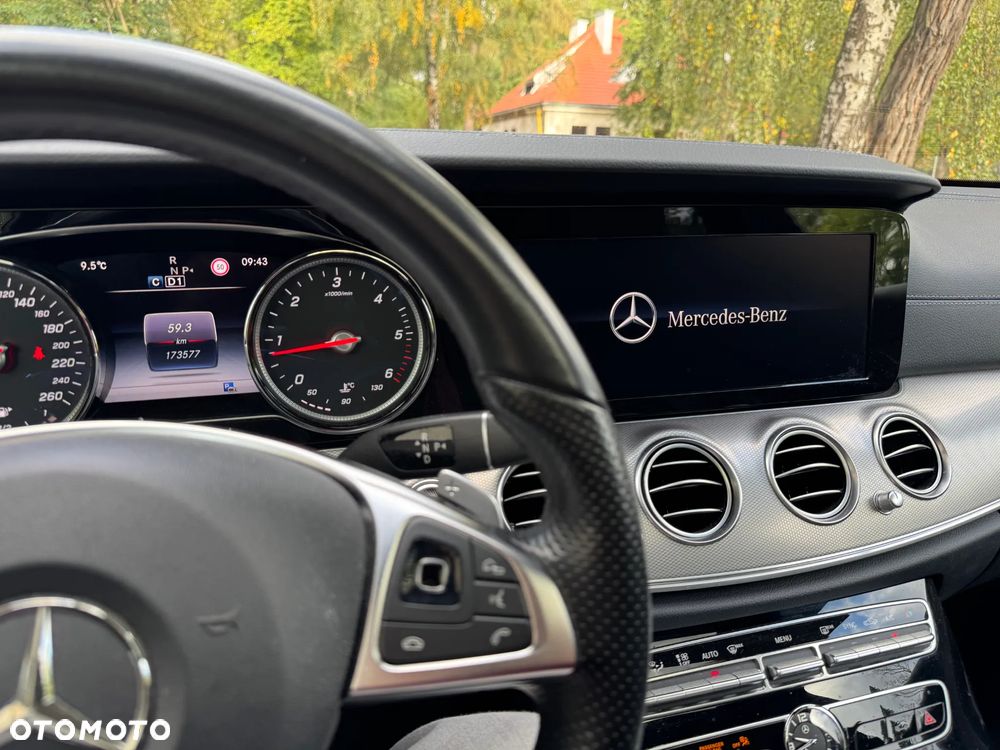 Mercedes-Benz Klasa E 220 d 4-Matic 9G-TRONIC - 19