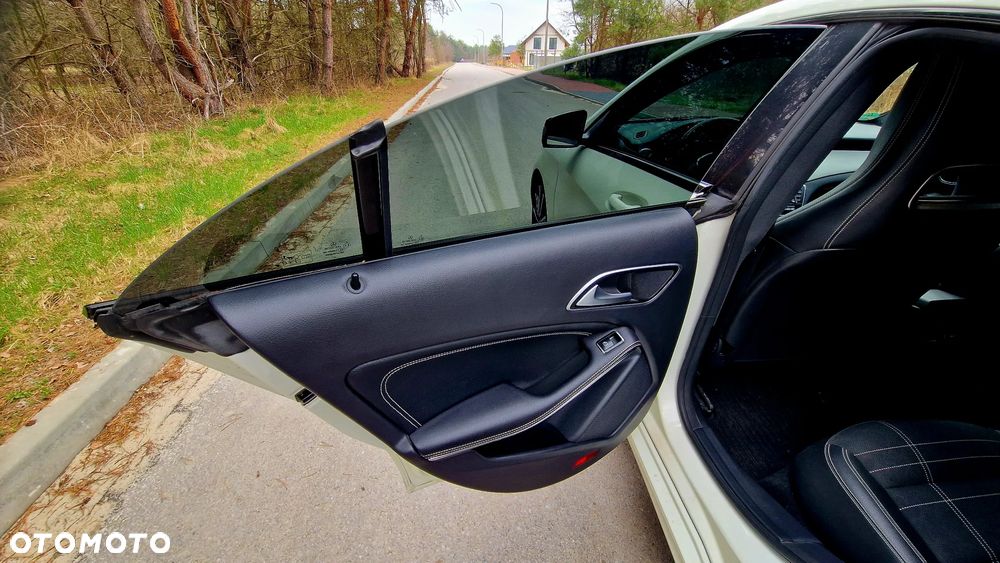 Mercedes-Benz CLA 200 Urban - 11