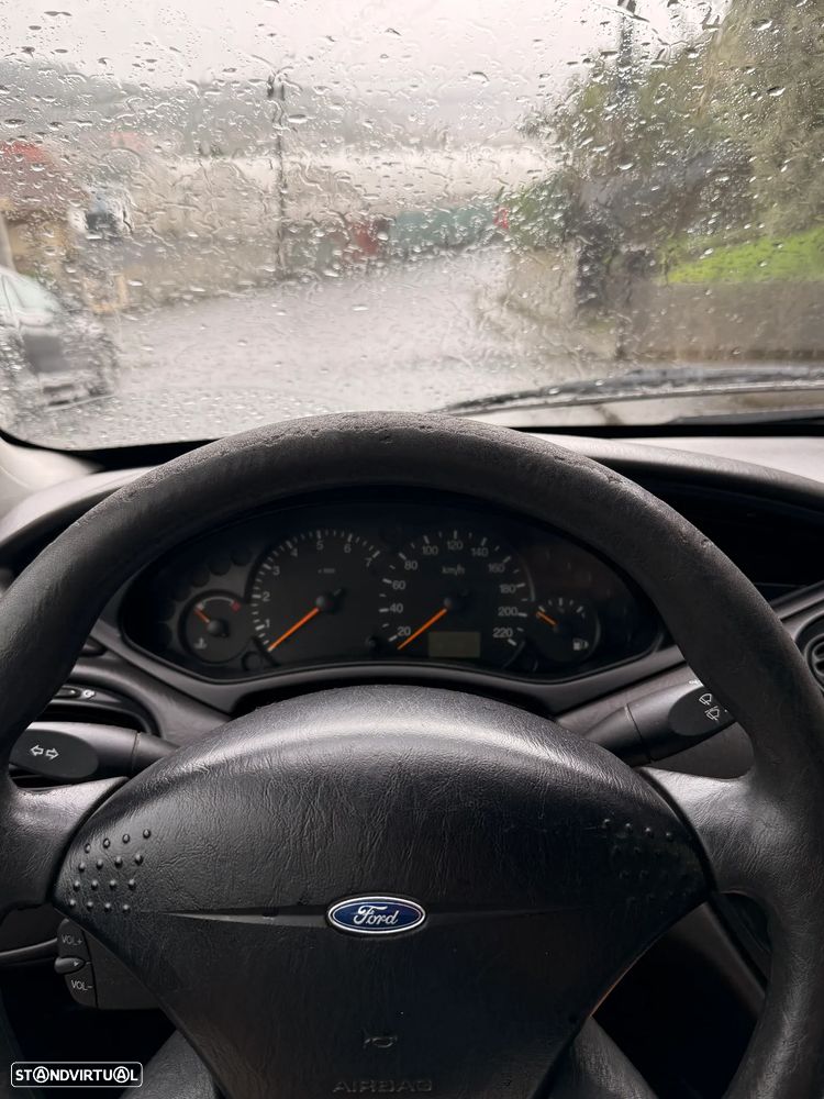 Ford Focus 1.4 Comfort - 4