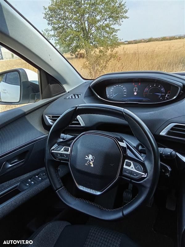 Peugeot 3008 1.2 PureTech Turbo S&S Active - 6