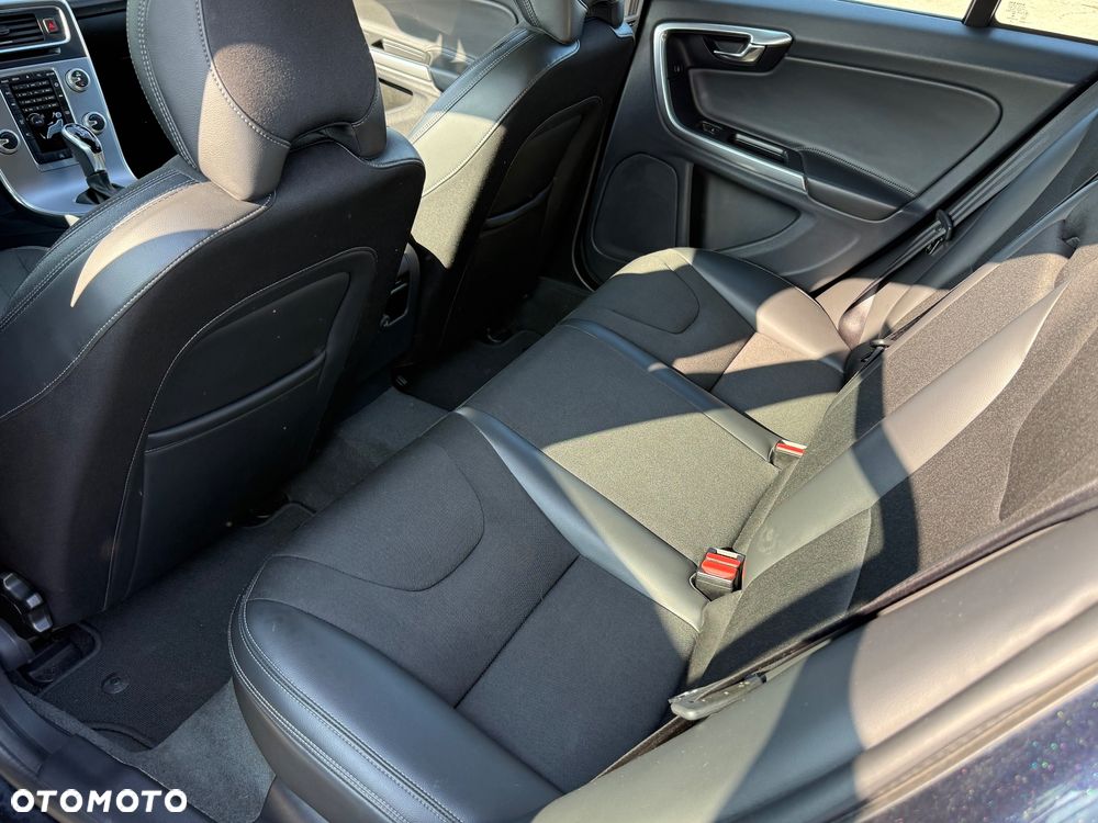 Volvo V60 T2 Geartronic Kinetic - 9
