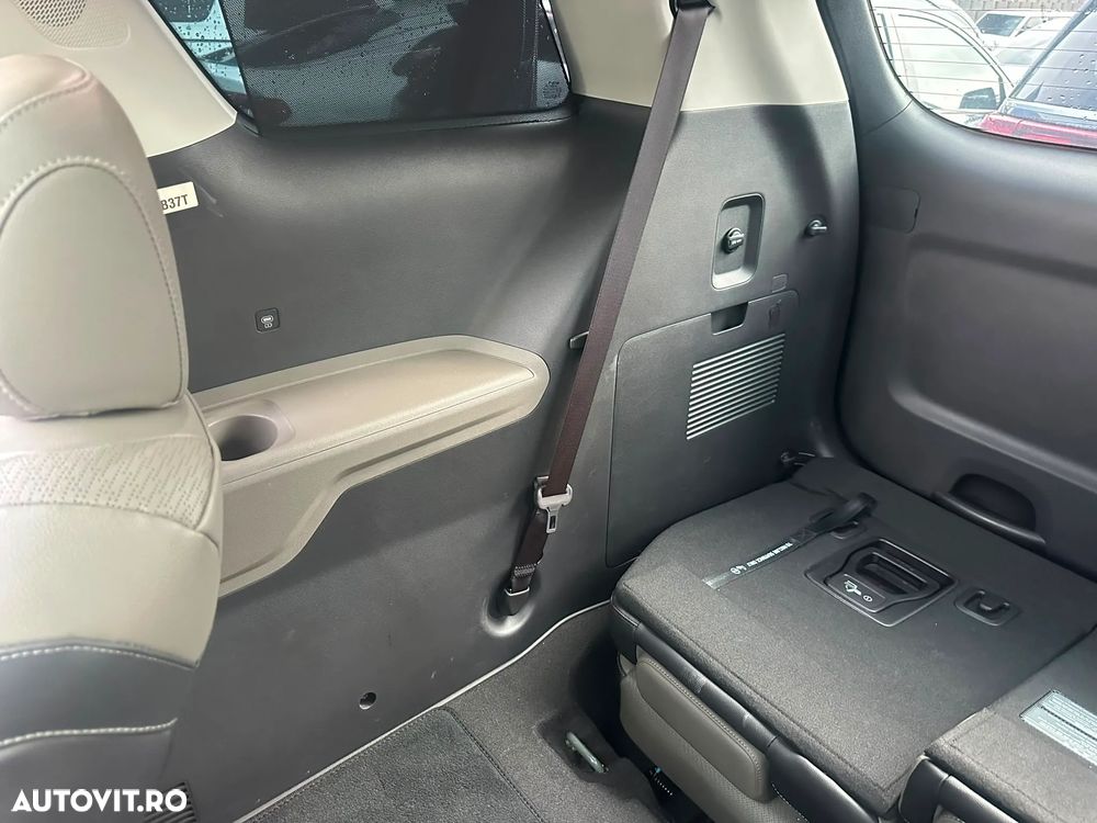 Kia Carnival - 21