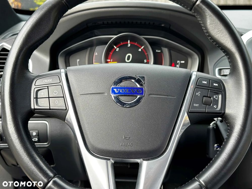 Volvo XC 60 D4 Momentum - 25