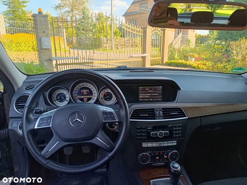 Mercedes-Benz Klasa C 180 CGI BlueEff Elegance - 17