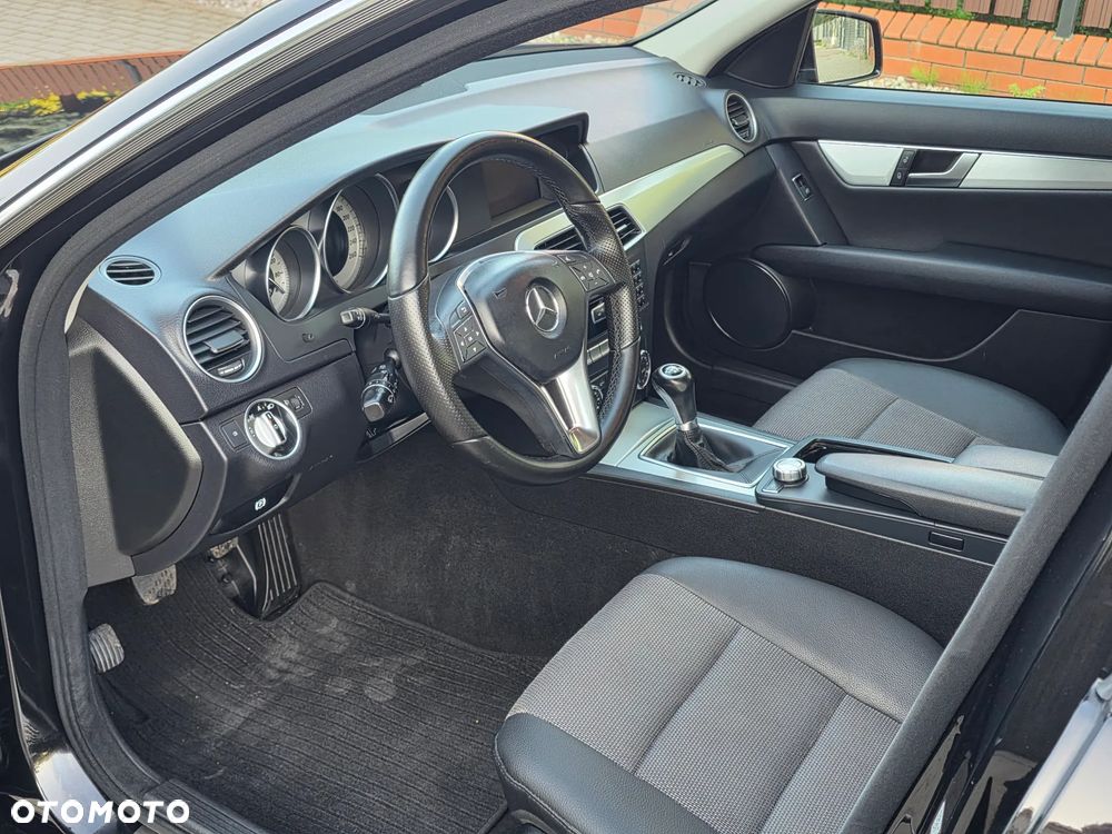 Mercedes-Benz Klasa C 180 BlueEFFICIENCY Avantgarde - 28