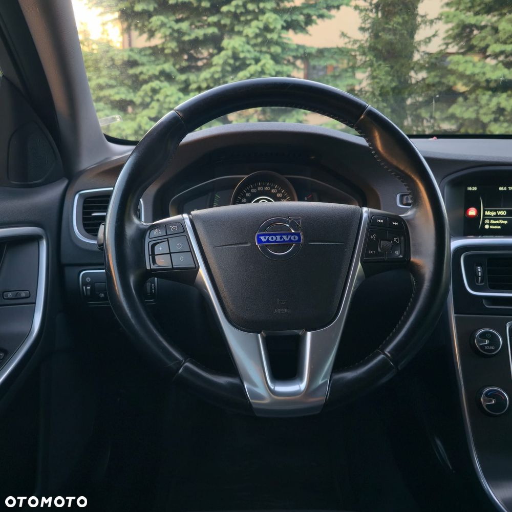 Volvo V60 D4 Momentum - 36