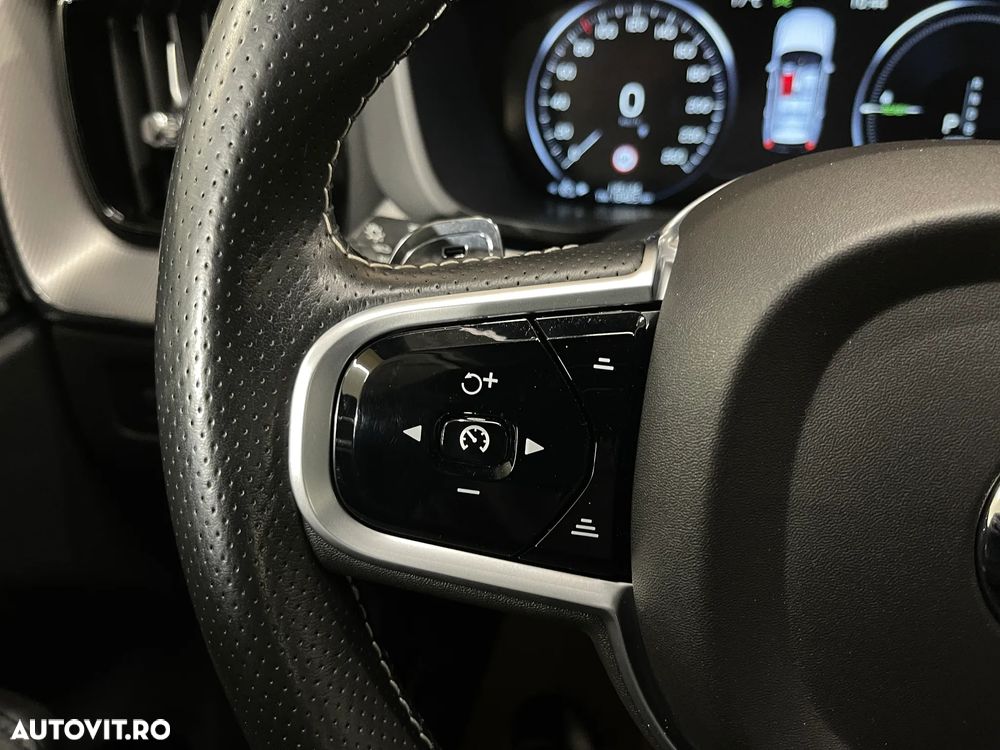 Volvo XC 60 Recharge T8 Twin Engine eAWD R-Design - 26