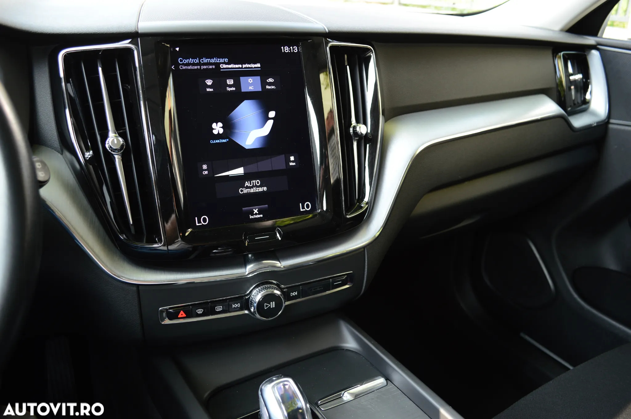 Volvo XC 60 T8 Twin Engine AWD Momentum - 27