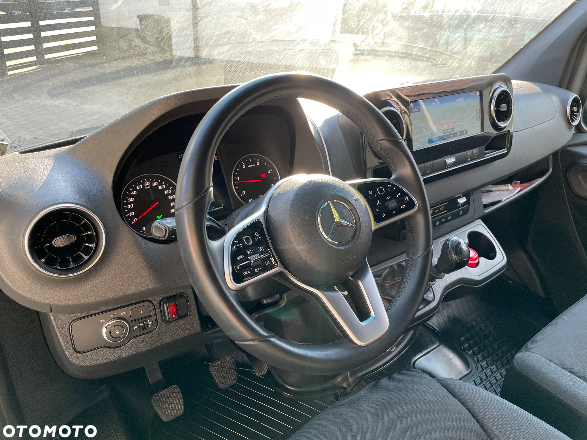 Mercedes-Benz Sprinter - 15