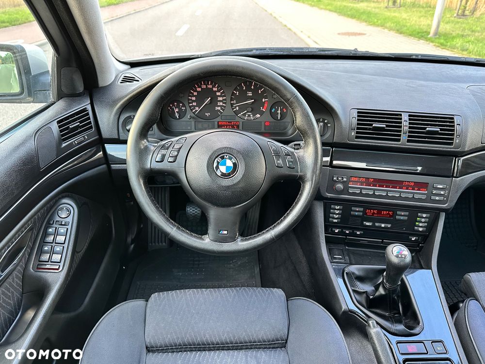 BMW Seria 5 520i - 32