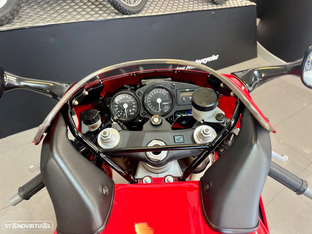Honda RVF 750 RC45 - 3