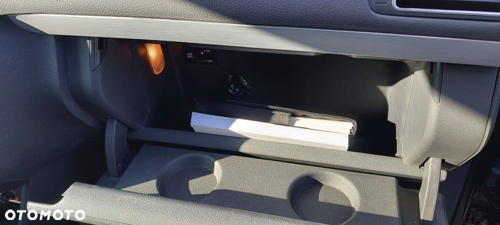 Volkswagen Touran 1.6 TDI DPF BlueMot Comfortline - 25