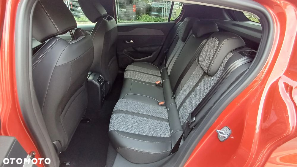 Peugeot 308 1.2 mHEV Allure S&S e-DCS6 - 24