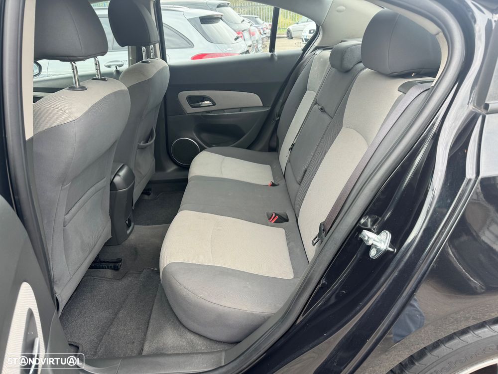 Chevrolet Cruze 1.6 LS - 12