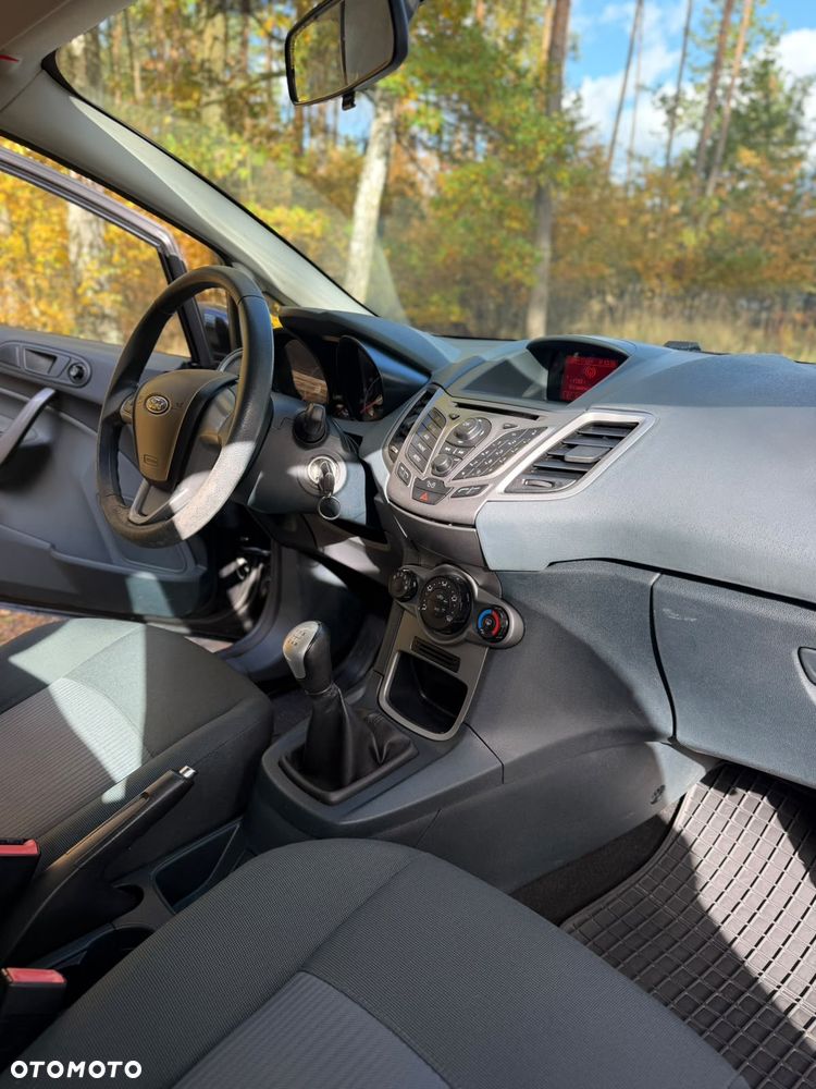 Ford Fiesta - 12