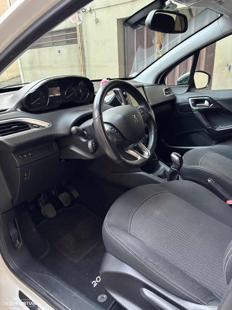 Peugeot 208 1.2 PureTech Style - 9