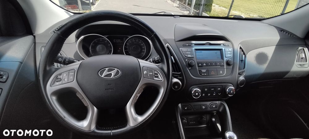 Hyundai ix35 1.6 2WD Fifa World Cup Edition - 12