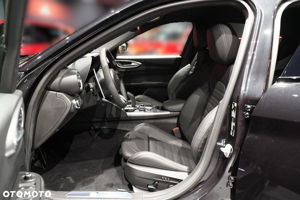 Alfa Romeo Giulia 2.0 Turbo Veloce Q4 - 11