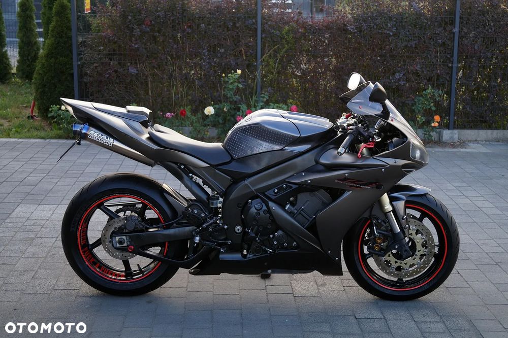 Yamaha R1 - 6