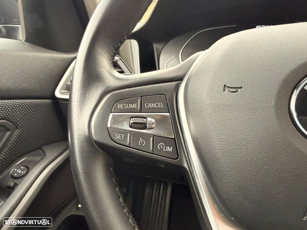 BMW 330 e Touring Corporate Edition Auto - 33