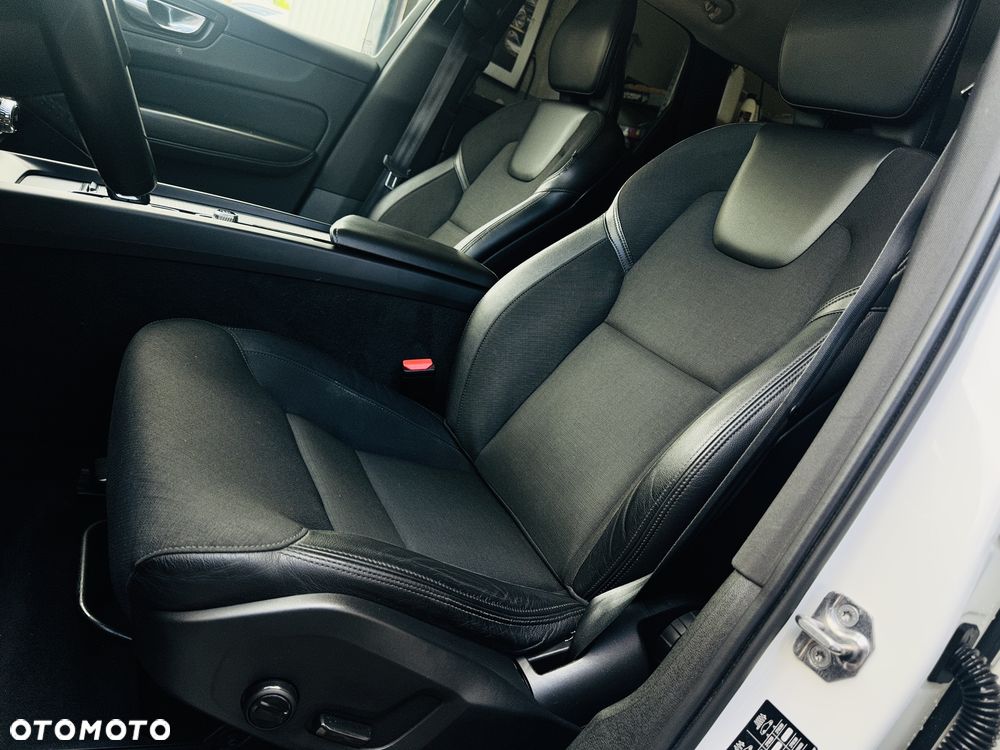 Volvo XC 60 B4 D AWD Geartronic Momentum Pro - 10