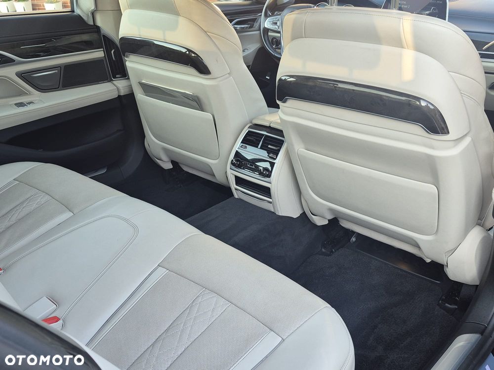 BMW Seria 7 750i xDrive Edition Exclusive - 13