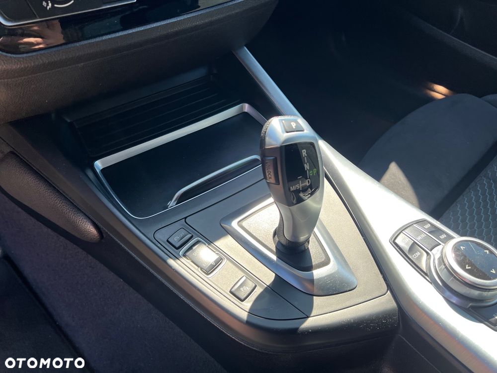 BMW Seria 2 218d - 24