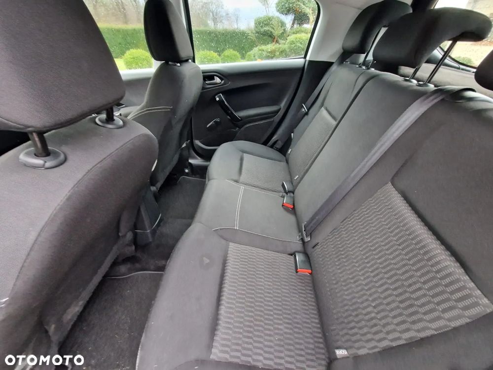 Peugeot 208 1.2 PureTech Allure - 16
