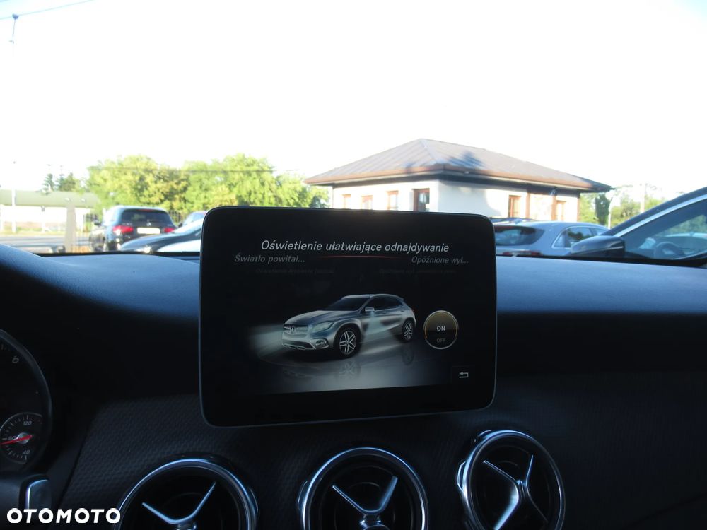 Mercedes-Benz GLA 200 7G-DCT Style - 22