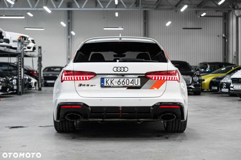 Audi RS6 Avant - 12