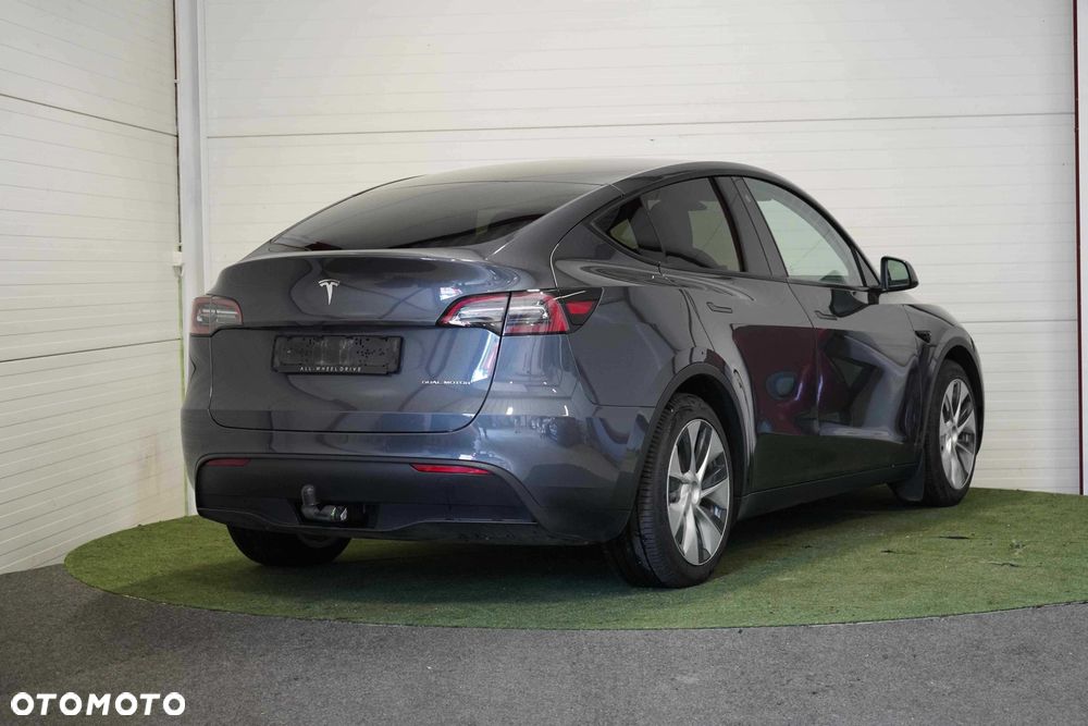 Tesla Model Y Long Range AWD - 7