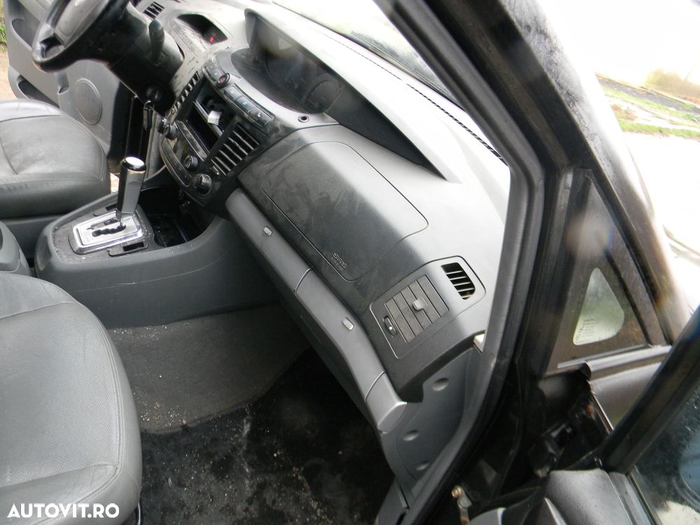 Dezmembrari  Ssangyong RODIUS  2005  > 0000 2.7 Xdi Motorina - 26