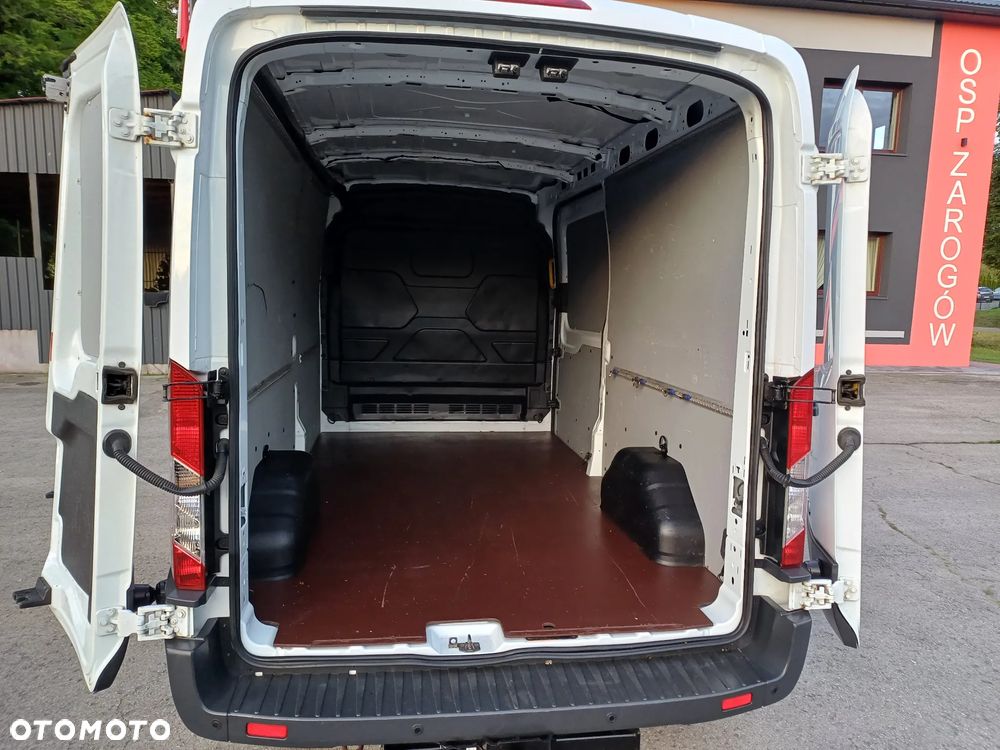 Ford Transit - 12