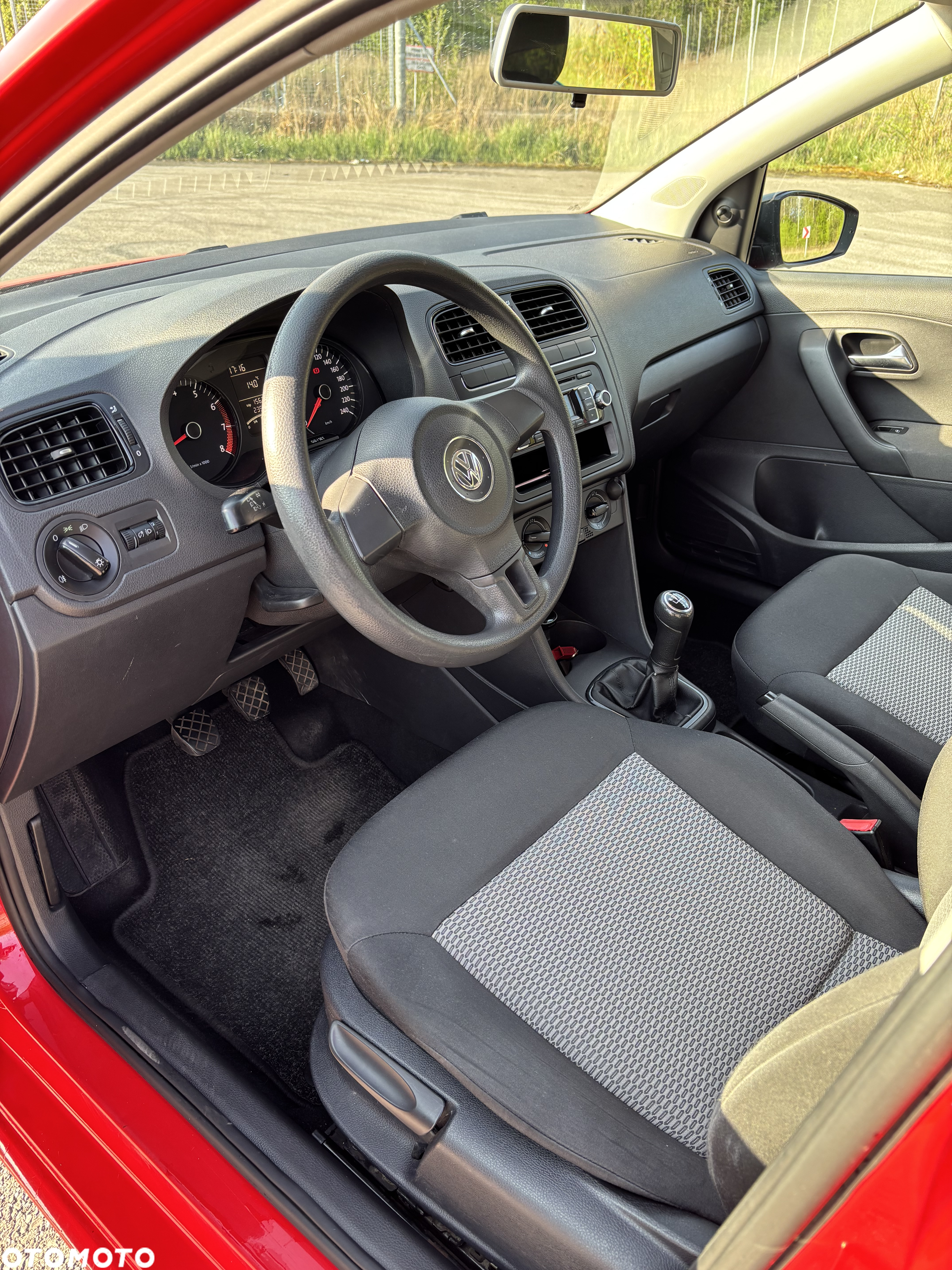 Volkswagen Polo 1.4 16V Comfortline - 15