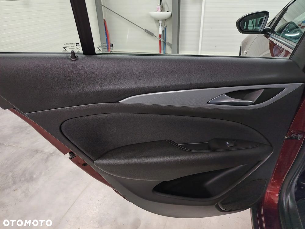 Opel Insignia 1.5 T Exclusive S&S - 24