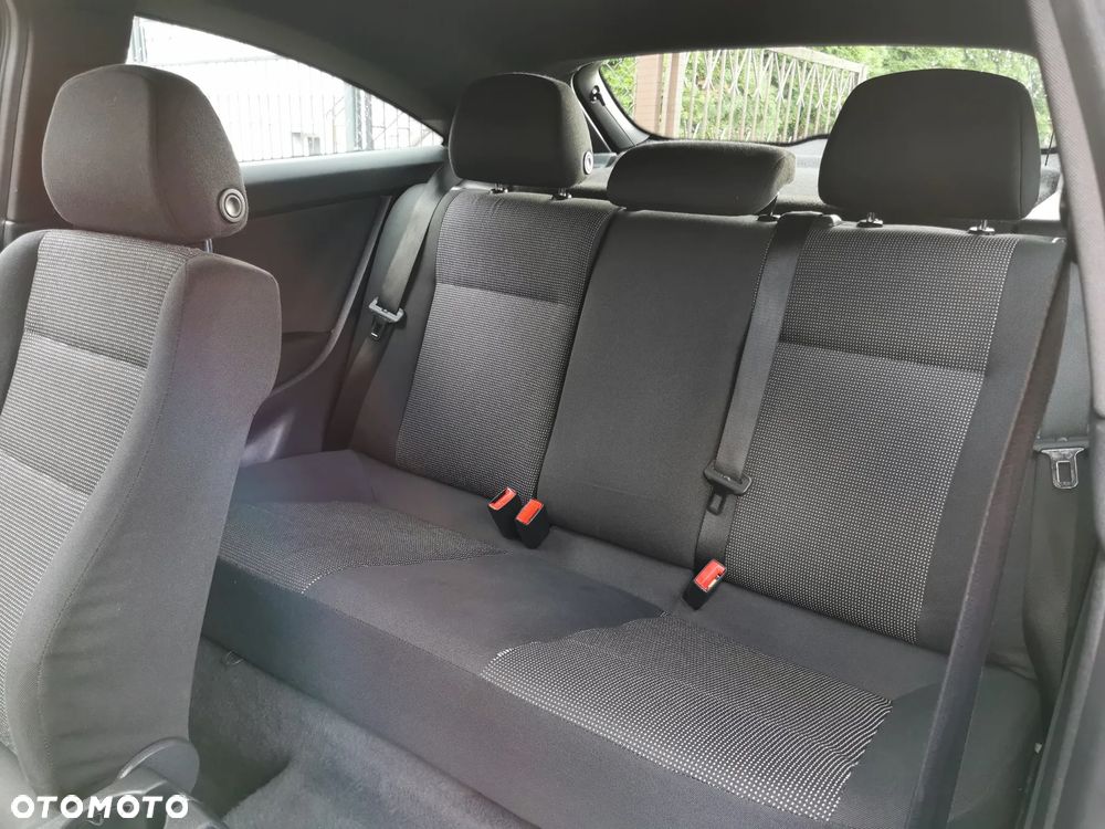 Opel Astra III GTC 1.8 Sport - 10