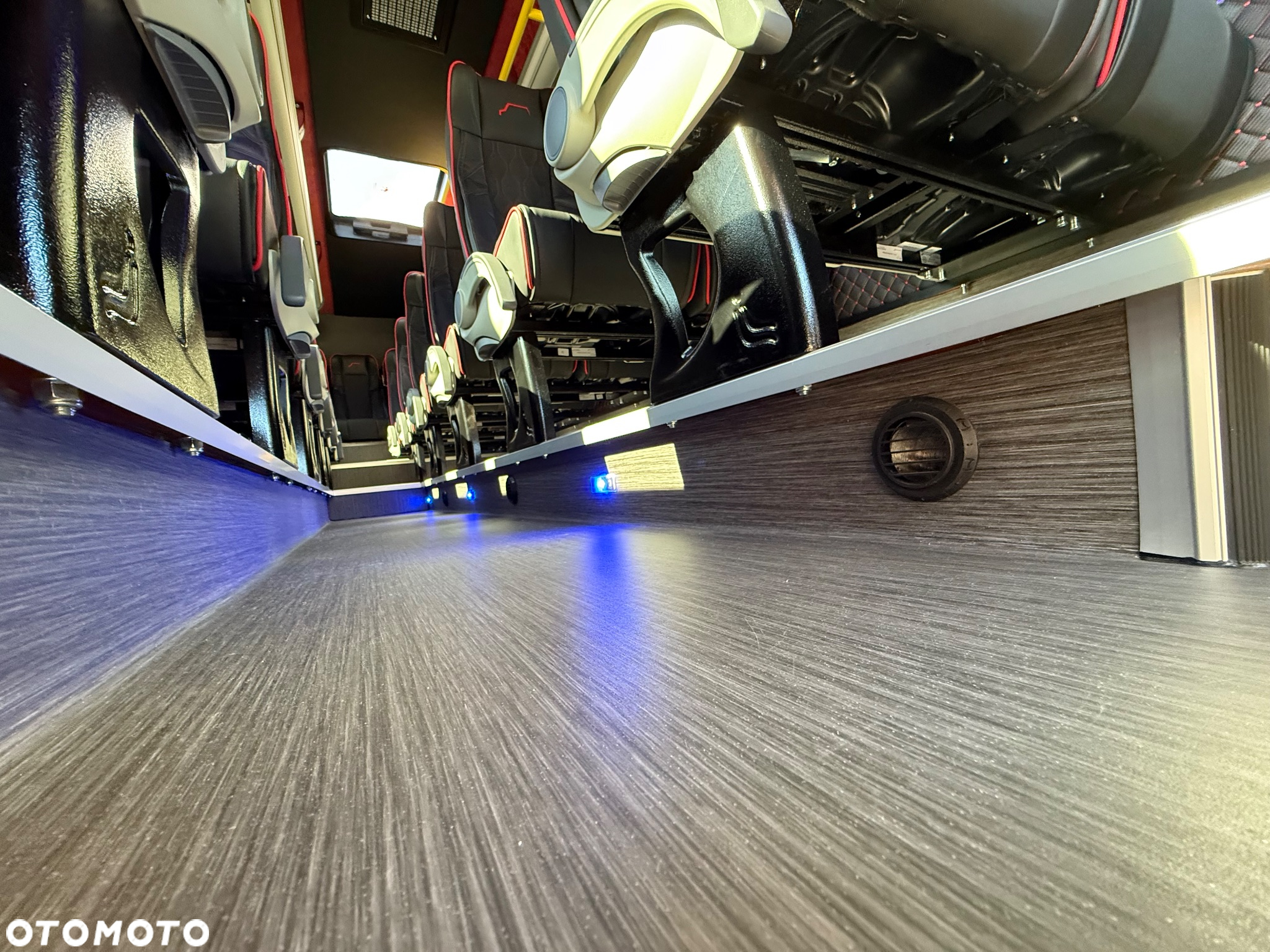 Mercedes-Benz Sprinter 519 - 19