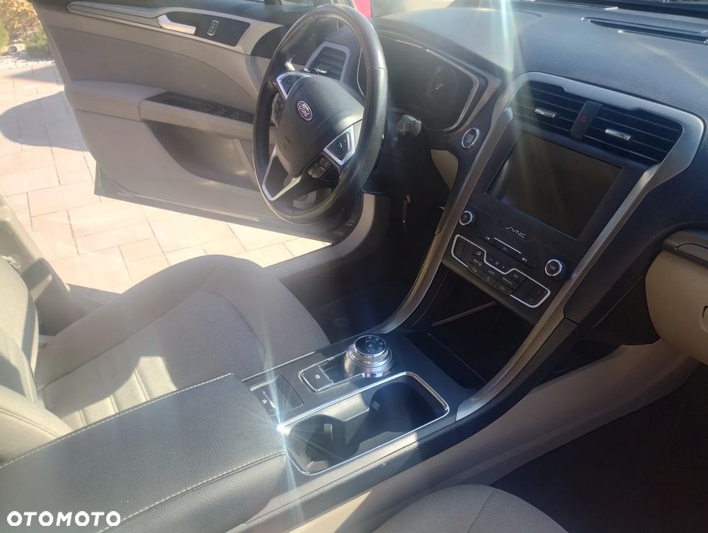 Ford Fusion - 18
