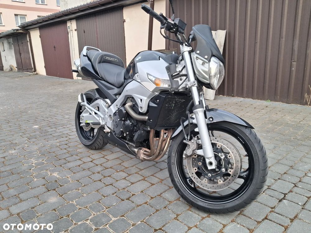 Suzuki GSR - 11