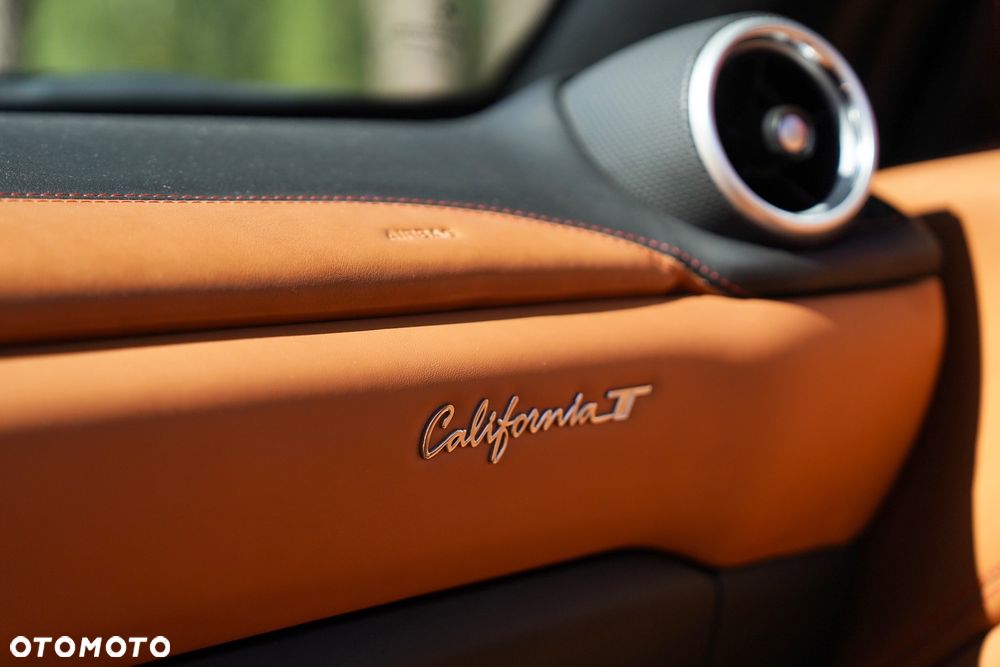 Ferrari California T - 15