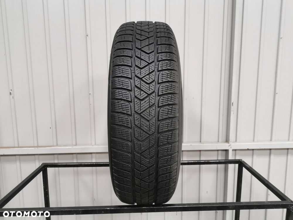 1x Pirelli Scorpion Winter 215/65R17 2017r 6m 2346 - 1