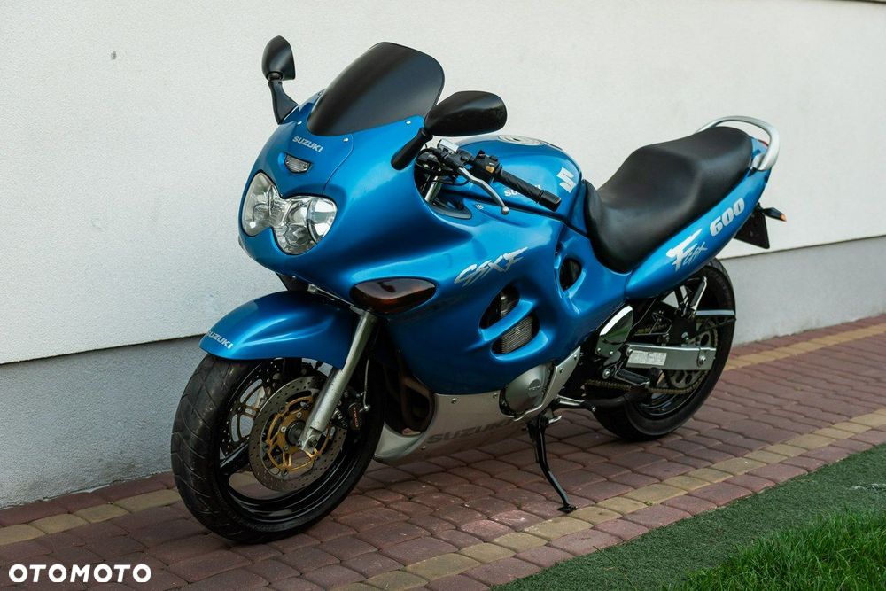 Suzuki GSX - 6