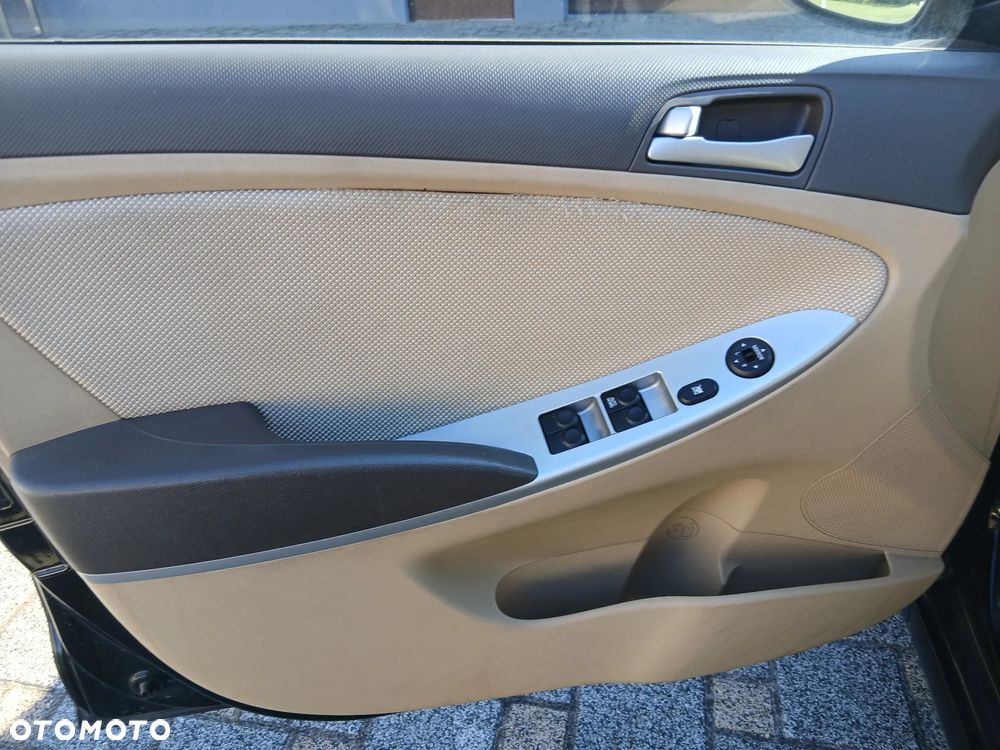 Hyundai Accent - 7