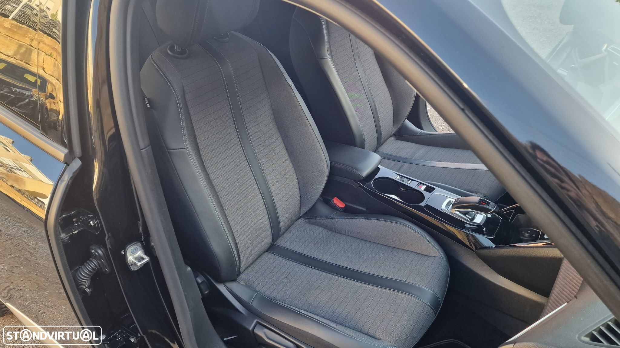Peugeot 2008 1.5 BlueHDi Allure EAT8 - 30