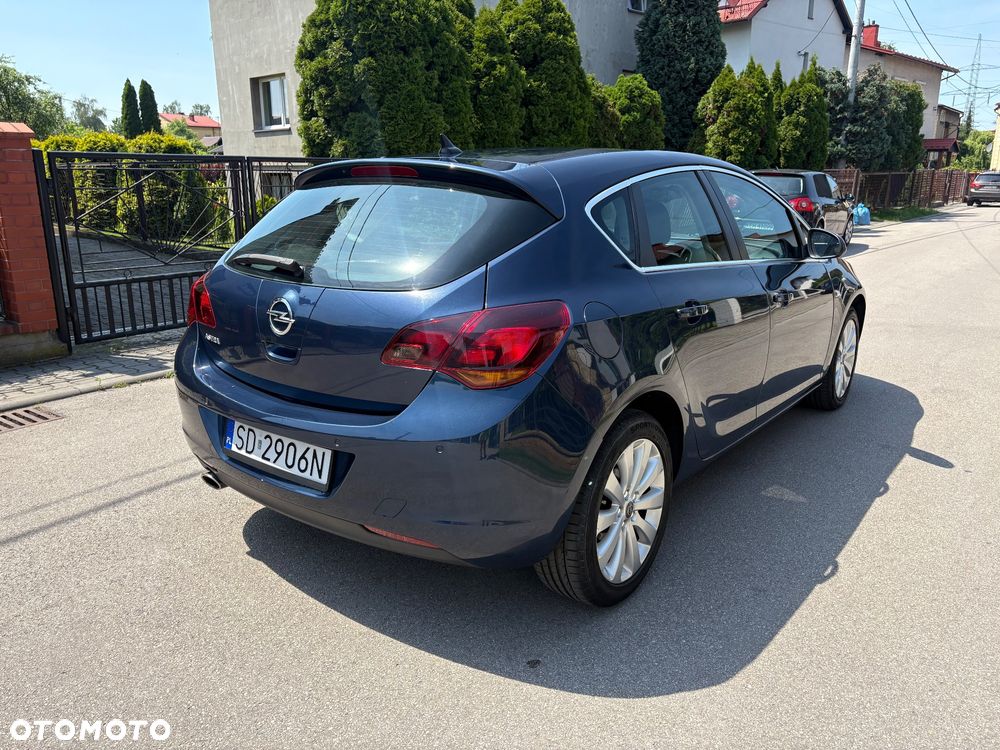 Opel Astra 1.4 T Cosmo - 4
