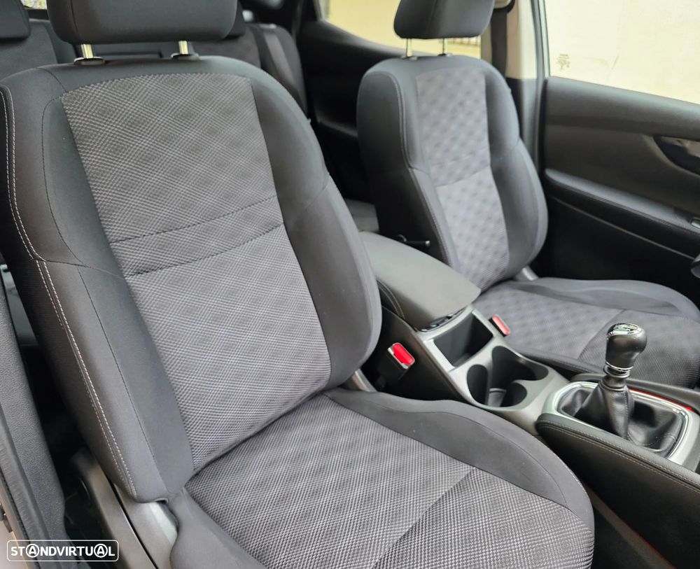 Nissan Qashqai 1.5 dCi N-Connecta 18 - 47